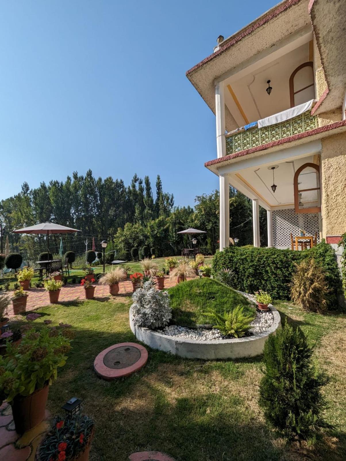 Lamzy Parimahal. Hotel Srinagar  Exterior photo